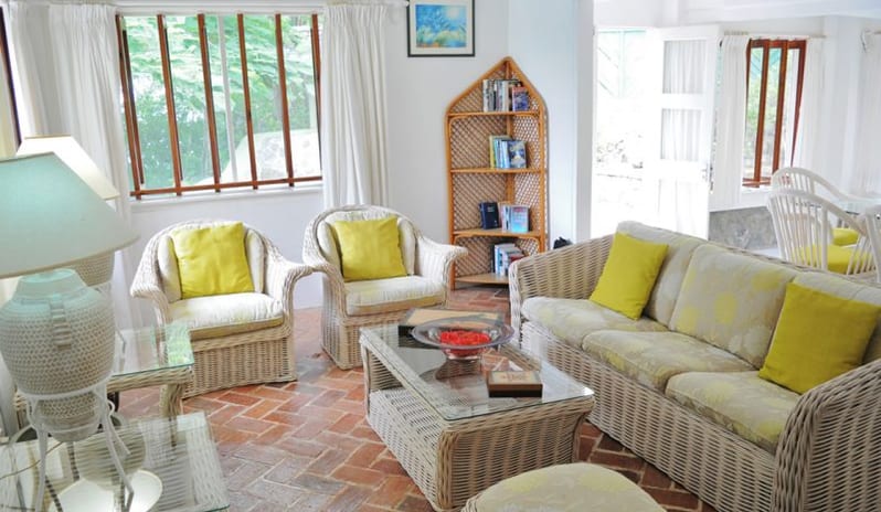 YOUNG ISLAND DUVENNET SUITE - LIVING ROOM